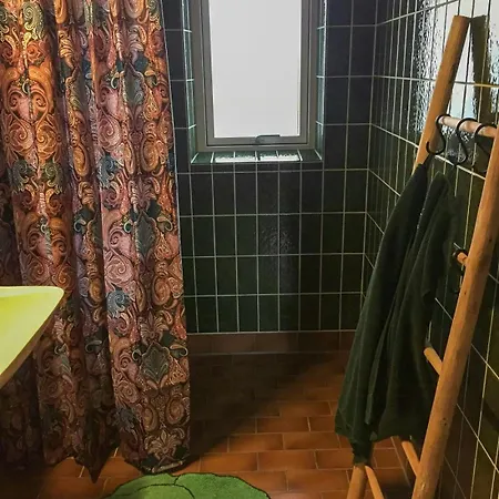 Hébergement de vacances Thatched With Sea Views In Baring Ege