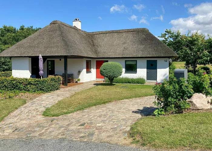 Thatched With Sea Views In Baring Ege Hébergement de vacances Asperup